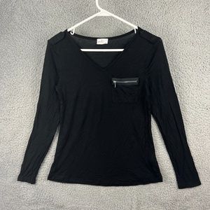 Glitz Women Pocket Sweater Medium Black Solid Long Sleeve V-Neck Shoulder Accent